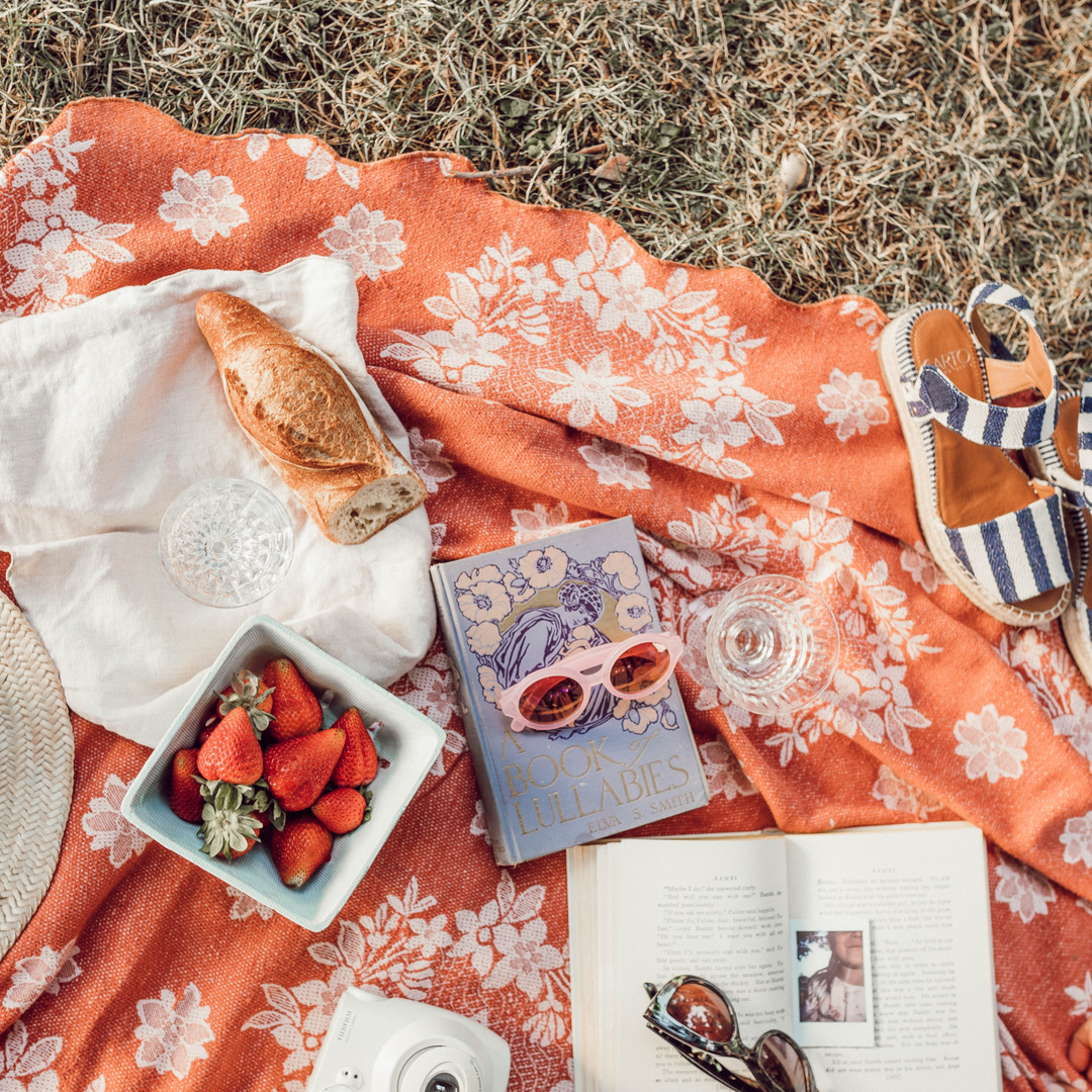 TheInMN's tweet photo. Dreaming of a sunset picnic with a glass of rose. 🥂 https://t.co/TW3rihDriS