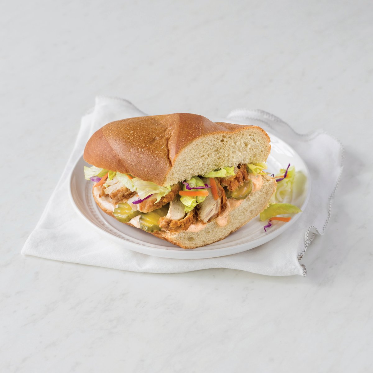 CulinaryNet's tweet image. You don’t have to choose between delicious or easy dinners anymore 🙌 Dinners like Spicy Chicken Sandwiches topped with Nashville-Style Dressing can be served with ease thanks to these #SignatureCafe and #SignatureSELECT items. culinary.net/index.php/reci…