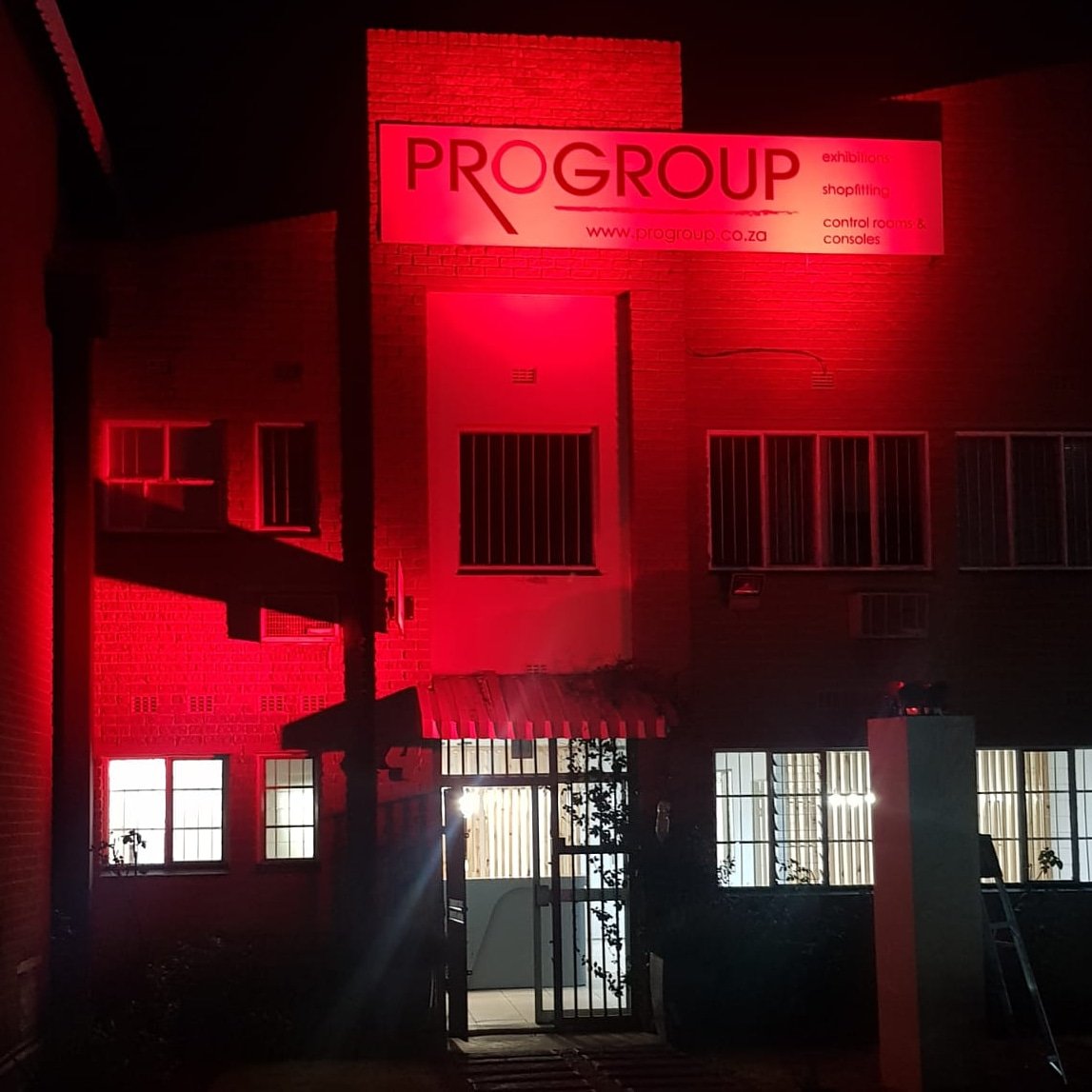 Progroup_M's tweet photo. #lightsared #progroup #exhibitions #events #conferences https://t.co/7C4ZCmNxDj