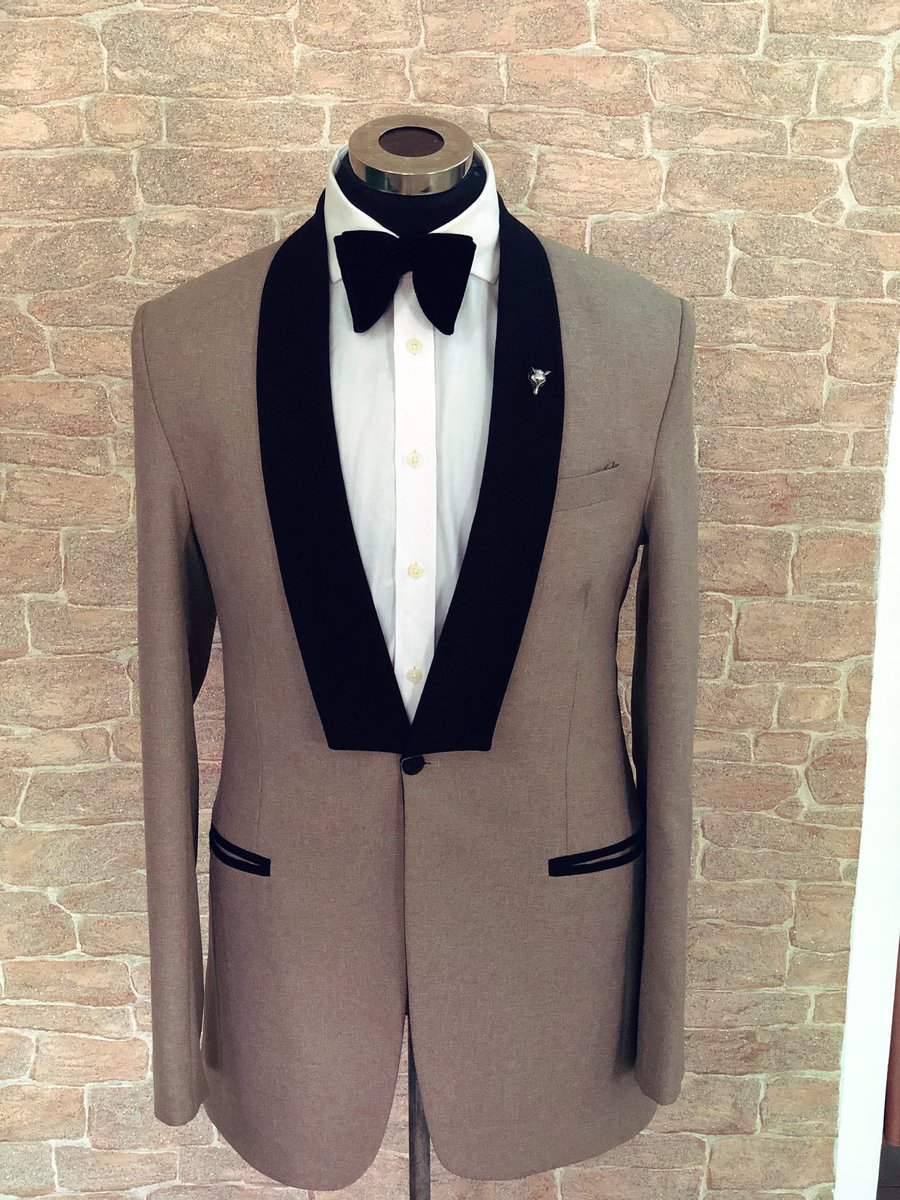 SALES SEASON IS BACK FOR YOU! Get this Beautiful Tuxedo in Abuja for just N15k! Great Deal We remain your Plug for Great Quality Bespoke suits anywhere in the world. Please don’t hesitate to send us a DM and get your Fit  