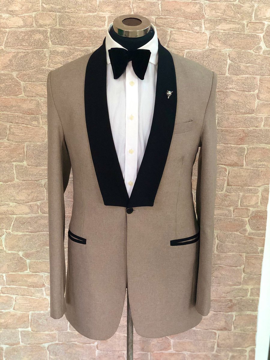 SALES SEASON IS BACK FOR YOU! Get this Beautiful Tuxedo in Abuja for just N15k! Great Deal We remain your Plug for Great Quality Bespoke suits anywhere in the world. Please don’t hesitate to send us a DM and get your Fit  