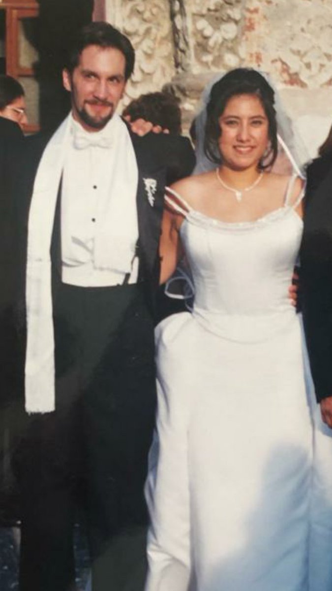 FraudiaShein's tweet photo. #LoHicePorAmor o les pregunto, ¿qué hubieran hecho ustedes?
#Horréndira #Cackerman #TiroLoco #Wedding #NOSiempreFuiObesa #HermosaGuerrra #DeBlancoPeroYaNoeraVirgen #Ecatepec #LopezALaCombi https://t.co/wQo3agDknk