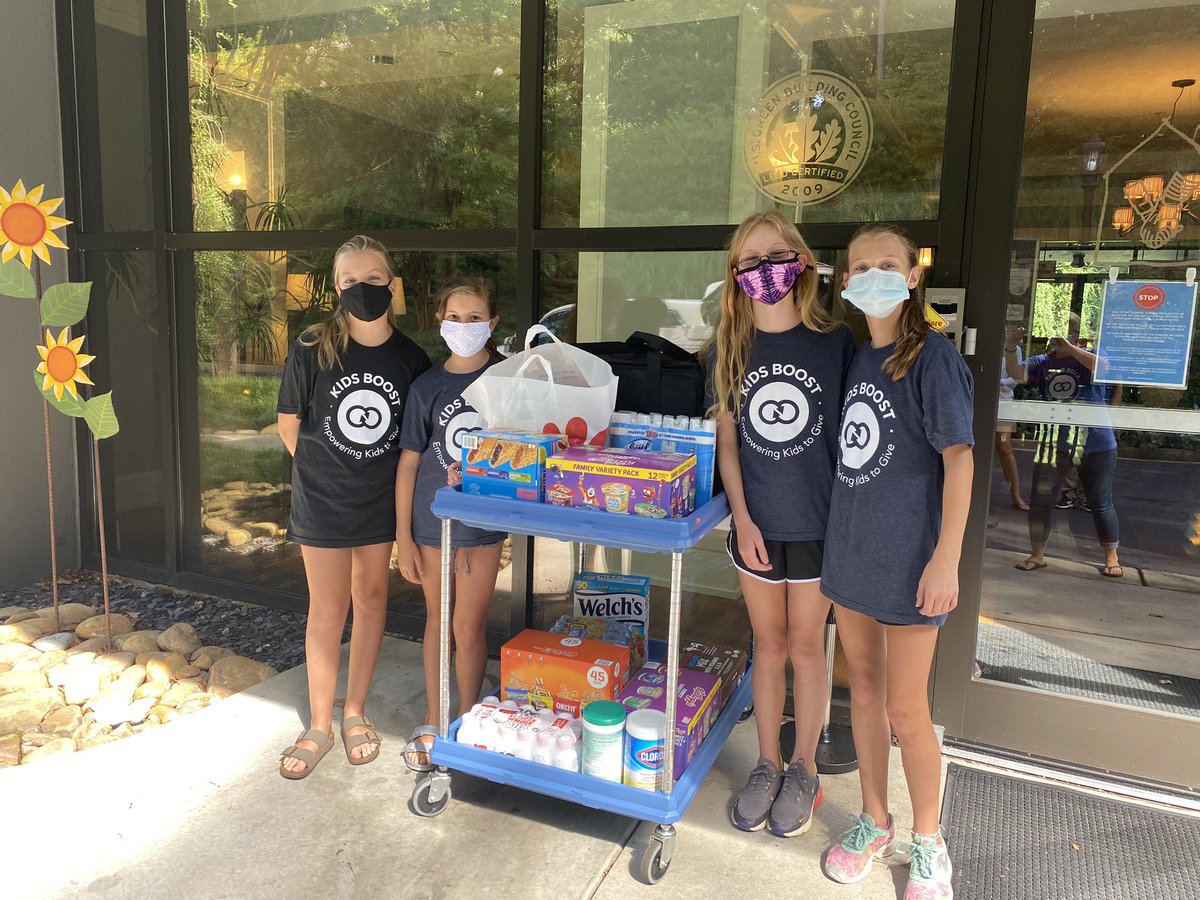 Kids_Boost's tweet photo. Carly, McKenna, Katherine &amp; Linden made a special delivery to the @ARMHC this week. Not only did they bring dinner for all the families staying there, but they also brought snacks, drinks &amp; cleaning supplies.  ❤️#thisiskidsboost https://t.co/se6RKXKdPE