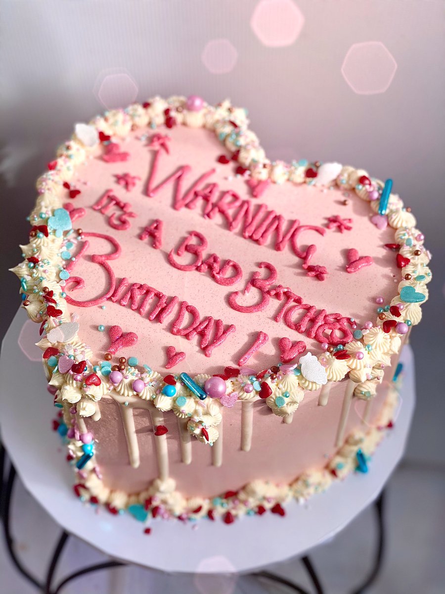 pashmk's tweet photo. Always wanted to make one of theseee type of cakes so I made it for my girls birthday 🥺❤️💞I was Inspired by ma American cake sis @notnajz https://t.co/g9CO3O1xJN