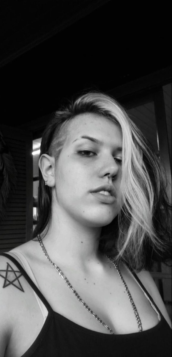 sz_garciaa's tweet image. oi quer namo?
#LGBTQnaoTemPaz