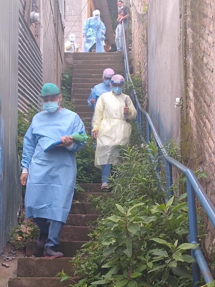 Con los fondos que ya recibieron de #FuerzaHonduras, 217 alcaldías:
•Mil 532 profesionales de la Salud contratados.
•190 brigadas médicas.
•Mil 399 tanques de oxígeno. 
•163 triajes.

#FuerzaHonduras combatirá la pandemia hasta el último rincón del país.