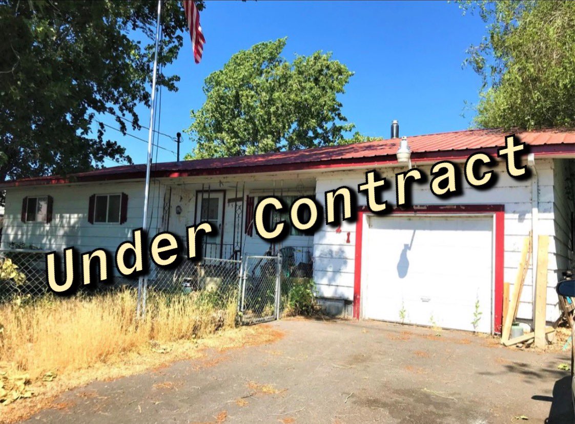 RickyBRealtor's tweet photo. Under Contract for the next Project! Got a great deal because of Nikki, and Julia! This one is gonna be a beauty 4 beds, 2 baths, and a lake view! 

#FlippingHouses #cantwait #HuckleberryInvestments #KFalls https://t.co/7zFZzHSaGY