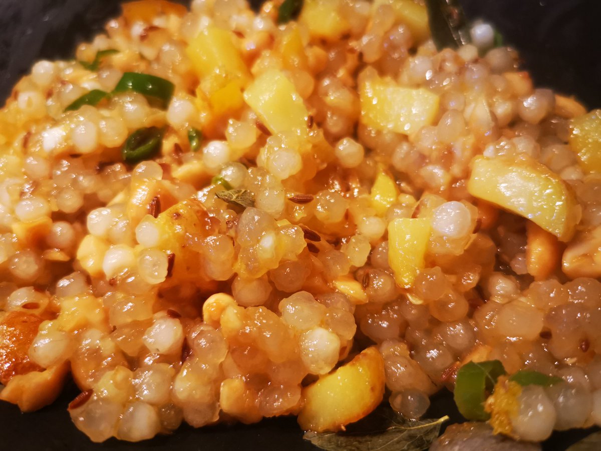 Sabudana Ni Khichdi

(Sago Kedgeree..??)

It's been AGES since I had it. This is the first time I've made it myself.

It's GORGEOUS..!!

#vegan 
#Indianvegan
#vegansnacks