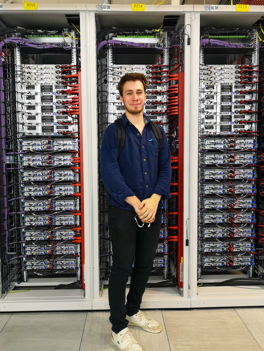 niarky's tweet photo. Welcome to Gabriel our new intern on #DCIM projects at @CriteoEng
Today he come with me to discover our #datacenter in #equinix and what he will manage and developed in rackguru our #DCIM Go go go @criteo https://t.co/zUcMOb4i2t