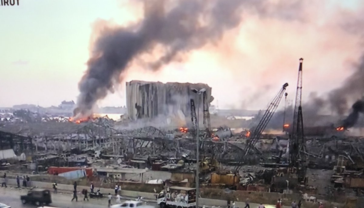 UmeshValmiki2's tweet photo. Very horrific port explosion has taken place in Beirut, Lebanon. The cause is yet not known. Many are died and increase expected. World should come forward to help #Lebanon. https://t.co/t1ihpklBIB