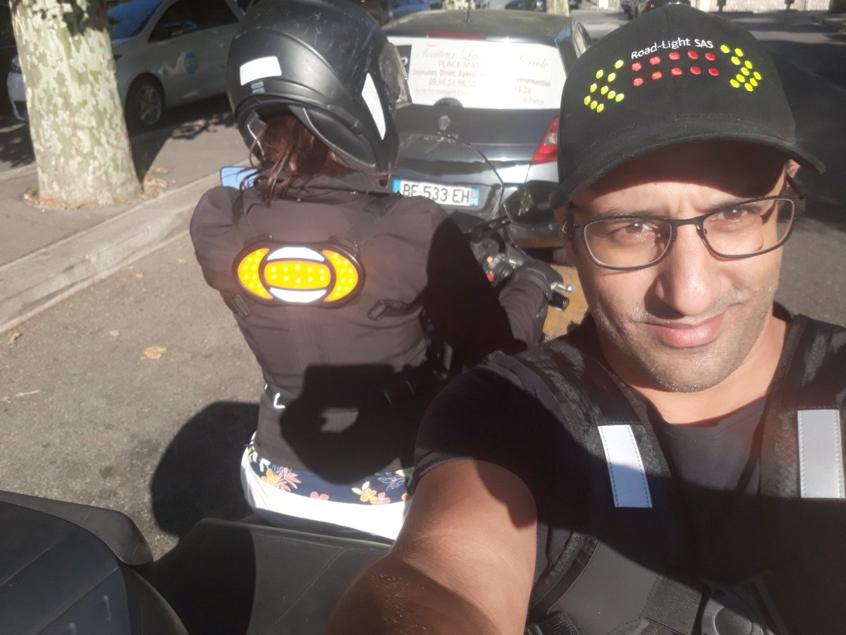 UnivClicLight's tweet photo. Quand je croise une utilisatrice du Clic-Light ... très contente de son produit ... je ne peux que me féliciter de ne pas avoir abandonné.
#startup #Bluetooth #innovation #invention #mobilite #moto #scooter #trottinette #cycle #safe https://t.co/PCDuDYBsOu