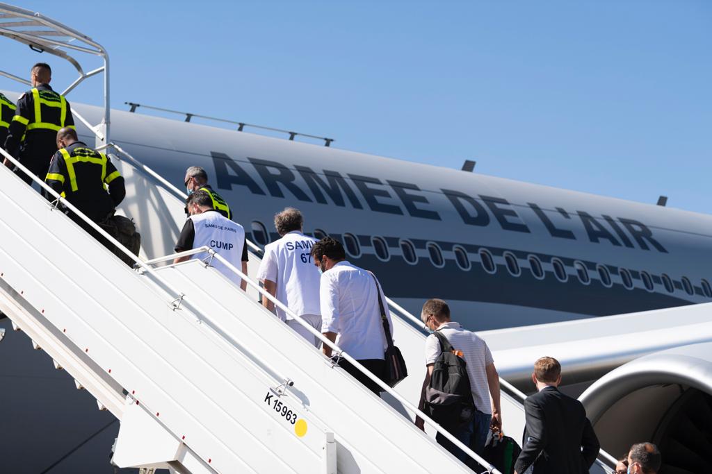 florence_parly's tweet photo. Le premier avion militaire - un A330 Phénix - a décollé en fin d'après-midi de Paris en direction du Liban. https://t.co/vkNIVLUWzd