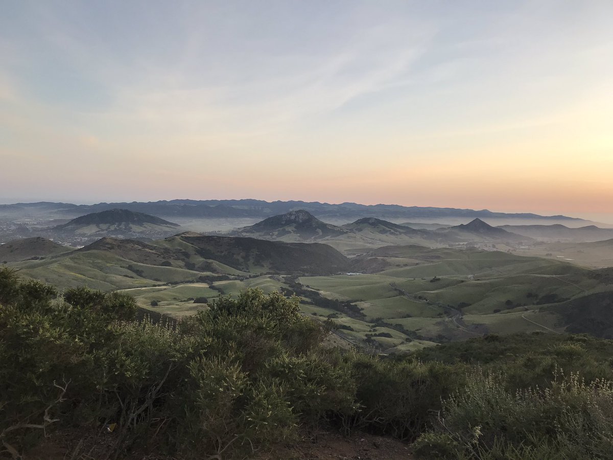 SavyJuel's tweet photo. Get outside! To all my Cal Poly SLO peeps, where is this picture taken? Aka the best spot for sunset watching in SLO! #cpbus453 https://t.co/aZt3Is8FMY