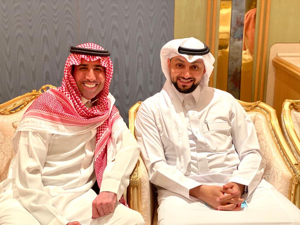 fayez_malki's tweet photo. مع الغاليين المهندس عبدالله بن عبدالرحمن بن سعيد المشرف العام للاسكان المؤسسي وعبدالله الحقيل في لقاء الديربي بين الهلال والنصر .
شكرا وزارة الاسكان لرعايتكم هذه الجوله في دعم اللعيبه القدامى.
@binsaeed
@Alhogail55 https://t.co/xhjI6ncr9H