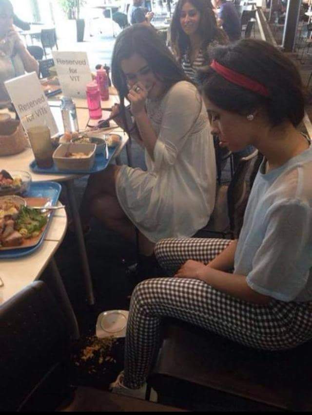 andzcabello's tweet photo. extraño a camila :((( https://t.co/nLcHTjKdid