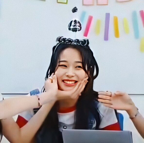 this thread’s purpose is for people to appreciate jihan more, not just for her visuals or for her cuteness but for her talents as well. she is a mature and talented person at a young age i hope more people could love and appreciate her for that 