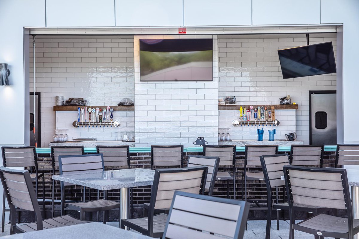 BaileyHarrisCo1's tweet photo. Beautiful images of a beautiful venue thanks to Evin Photography. This project at the VBC sure was a rockin' good time! 
#buildhuntsville #musichall #dining https://t.co/htmMysDHK3