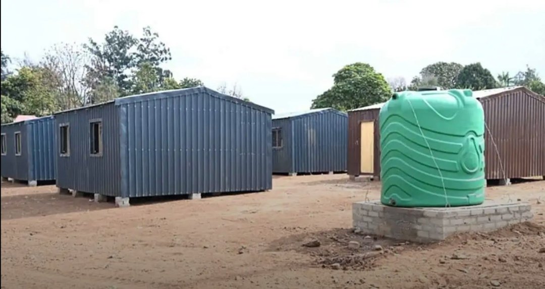NatashaN_Phiri's tweet photo. The Department of Human Settlements will review &amp; verify the quality of residential units that were handed over 2 beneficiaries last Friday in Limpopo.The department says the units are not permanent but are an emergency measure given the current corana virus pandemic.
#sabcnews https://t.co/FjWb2lTzmD