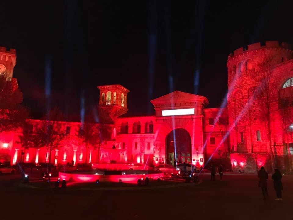 formativelive's tweet photo. The Formative team stands in support of the event industry tonight. Events not only provide jobs but create unforgettable moments #lightsared 
#events #opentheindustry #SaveJobs https://t.co/9JblmJBQCd