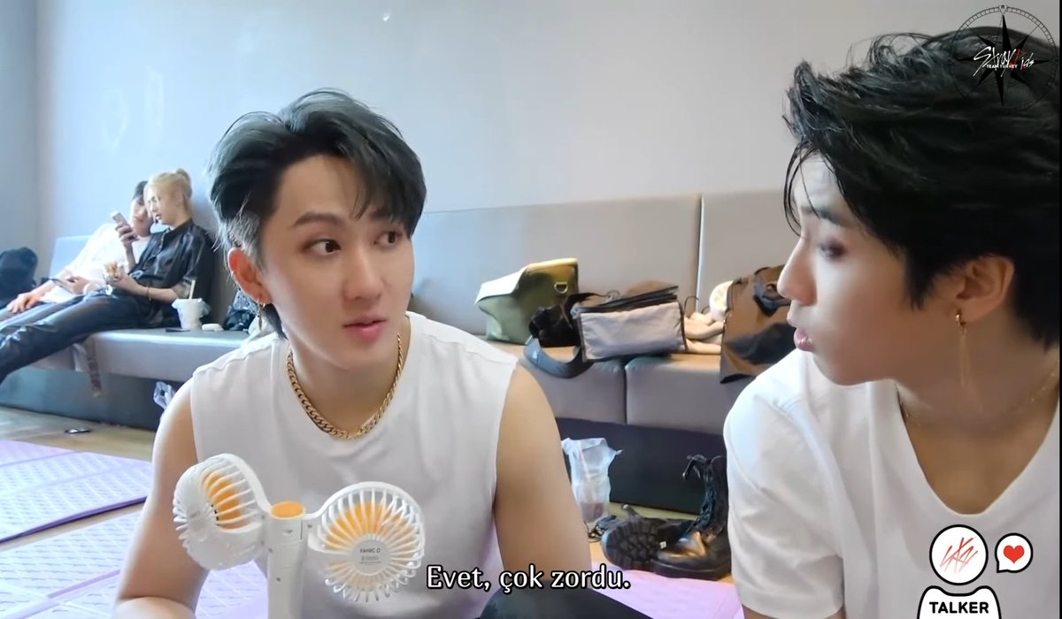 SKZTeamTurkey's tweet photo. [🎥] #SKZÇEVİRİ

Stray Kids : SKZ-TALKER 26. Bölüm Türkçe altyazılı olarak sizlerle, iyi seyirler Stay! ♡

📌https://t.co/GhW3jv4PHl

@Stray_Kids #StrayKids #스트레이키즈 https://t.co/NIlnXA4slD