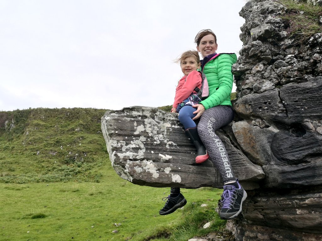 i_findlay's tweet photo. We had a wonderful family day out walking on #Kerrara at the weekend. What a beautiful wee island. #MakingMemories https://t.co/ZINGTJf1p9
