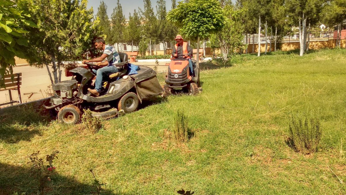 AkcaMem's tweet photo. Süleyman Şah Anadolu Lisesi, okul Müdürü Mehmet GÜNEY öncülüğünde müdür yardımcılarının ve öğretmenlerin katkılarıyla güzelleşmeye devam ediyor. Mesai saatlerinde, mesai dışında Özveriyle çalışan okul müdürümüzü ve ekibini tebrik ediyor, başarılı çalışmalarının devamını diliyoruz https://t.co/9lJmCUaz7f