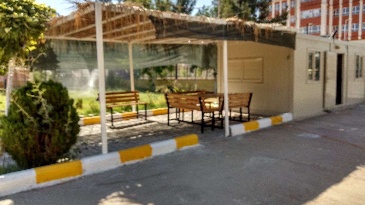 AkcaMem's tweet photo. Süleyman Şah Anadolu Lisesi, okul Müdürü Mehmet GÜNEY öncülüğünde müdür yardımcılarının ve öğretmenlerin katkılarıyla güzelleşmeye devam ediyor. Mesai saatlerinde, mesai dışında Özveriyle çalışan okul müdürümüzü ve ekibini tebrik ediyor, başarılı çalışmalarının devamını diliyoruz https://t.co/9lJmCUaz7f