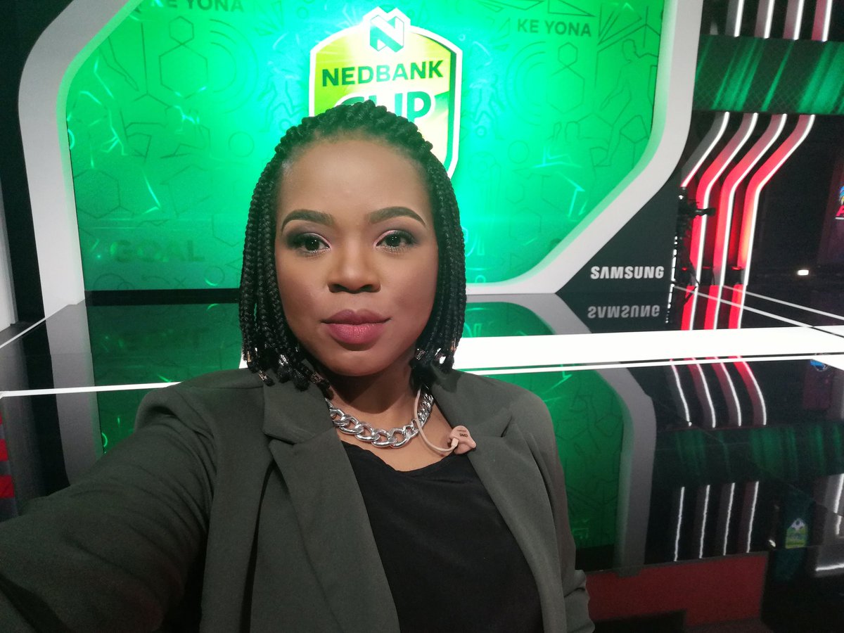 Simphiwe_Dludlu's tweet photo. Felt good to be 🔙 at work today with this great team @JuliaStuart_SA &amp; The Navigator.
It's going to be a jam packed month of football on your world 🌍F Champions @SuperSportTV.
Starting with the Nedbank Cup semis @Baroka_FC vs @Bloem_Celtic &amp; @BidvestWits vs @Masandawana. https://t.co/bq8nIeLMGc