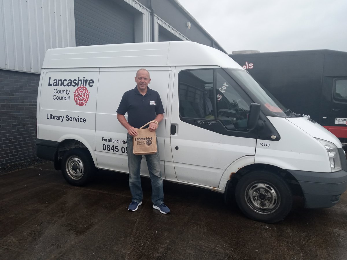LancsLibraries's tweet image. We&apos;ve been busy packing bags full of books for our lovely #Lancashire Home Library Service borrowers ready for delivery. #HomeLibraryService