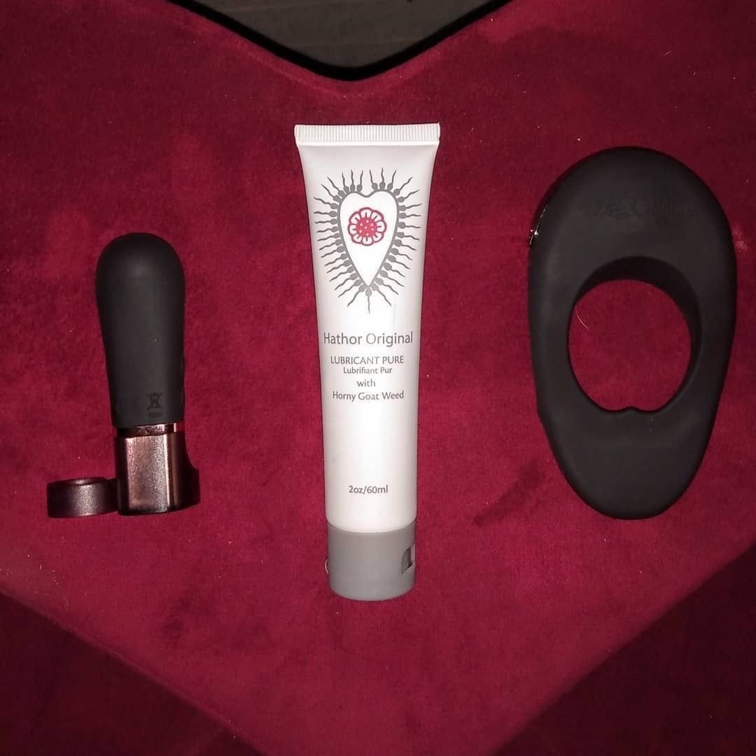 hathorsutil's tweet photo. Thanks for sharing this photo @lenairxavier71 &amp; a reminder that our lube works great with @hotoctopuss &amp; other silicone toys 😀 https://t.co/l0mY8jSHNs
#masturbation #malemasturbation #DiGiT #atomplus #xtube #onlyfans" https://t.co/gqB8gHaotX