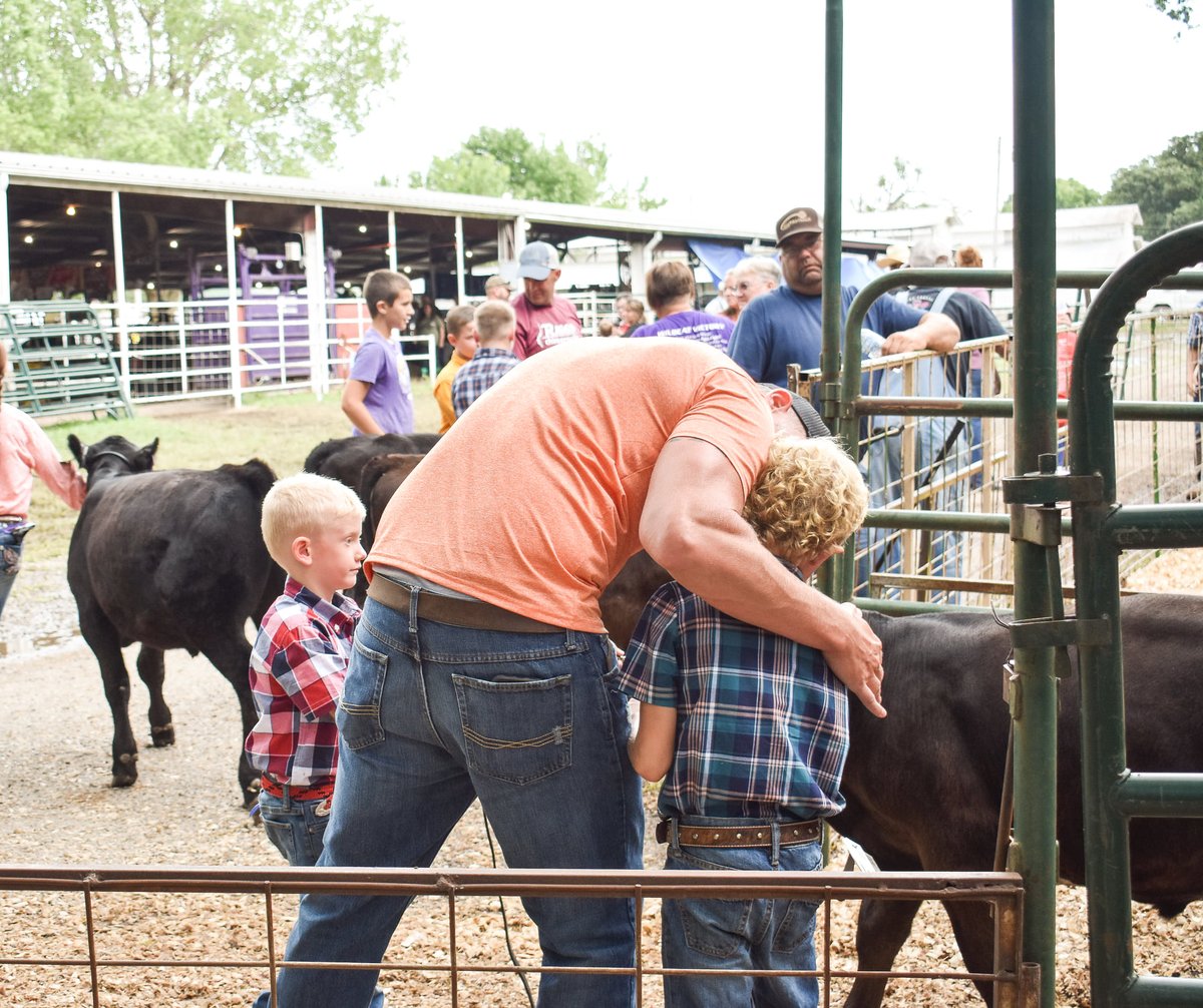 Wildcat_Ext's tweet photo. Through the happy tears and the sad tears - these are the moments we live for. β€οΈ #InspireTrueLeaders #4HGrowsHere #Kansas4H https://t.co/KTfurllaoJ