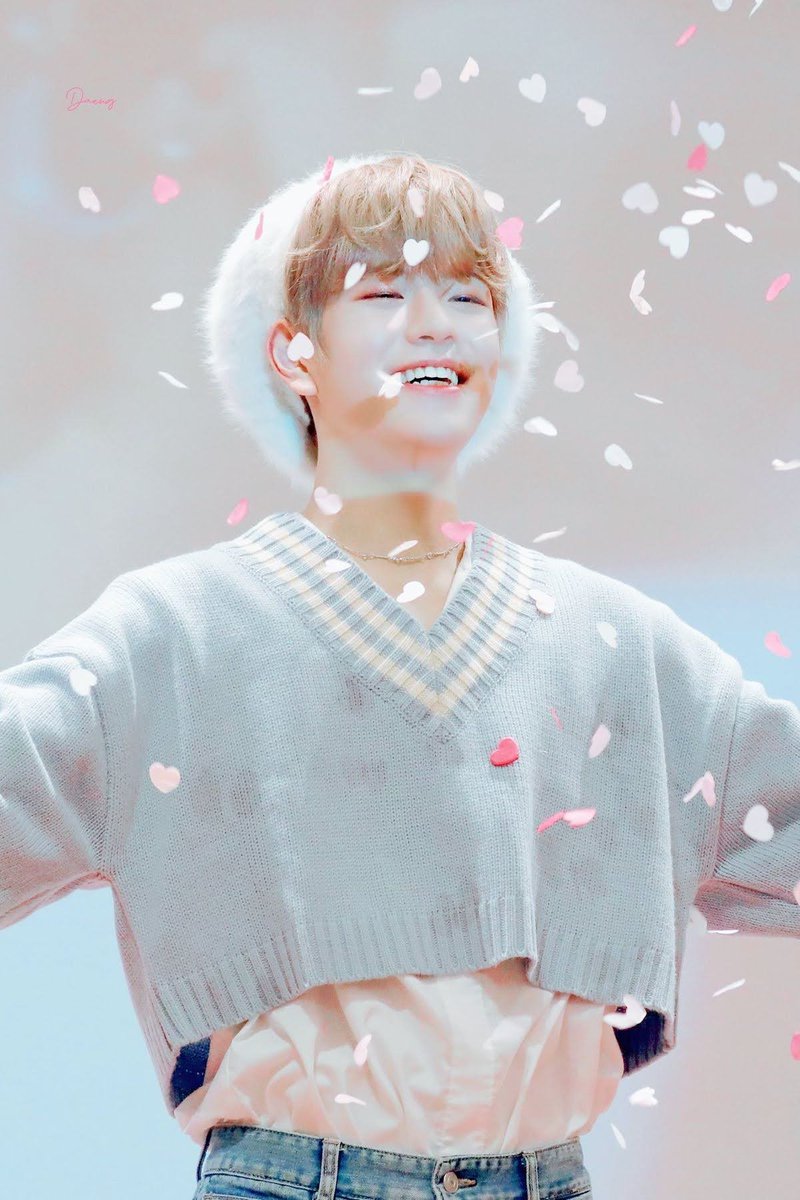 Jisung is T I N Y