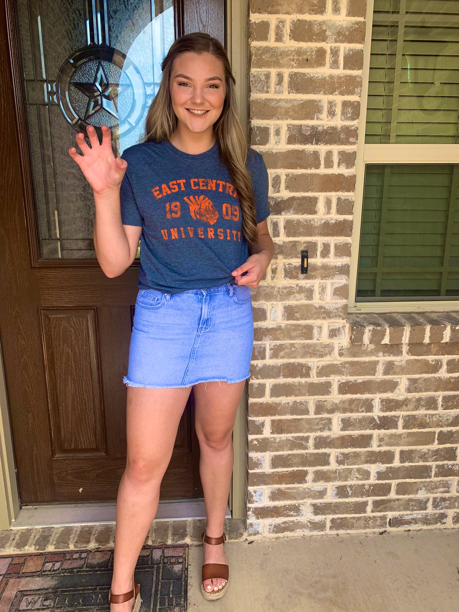 em🌻🦕 tweet media