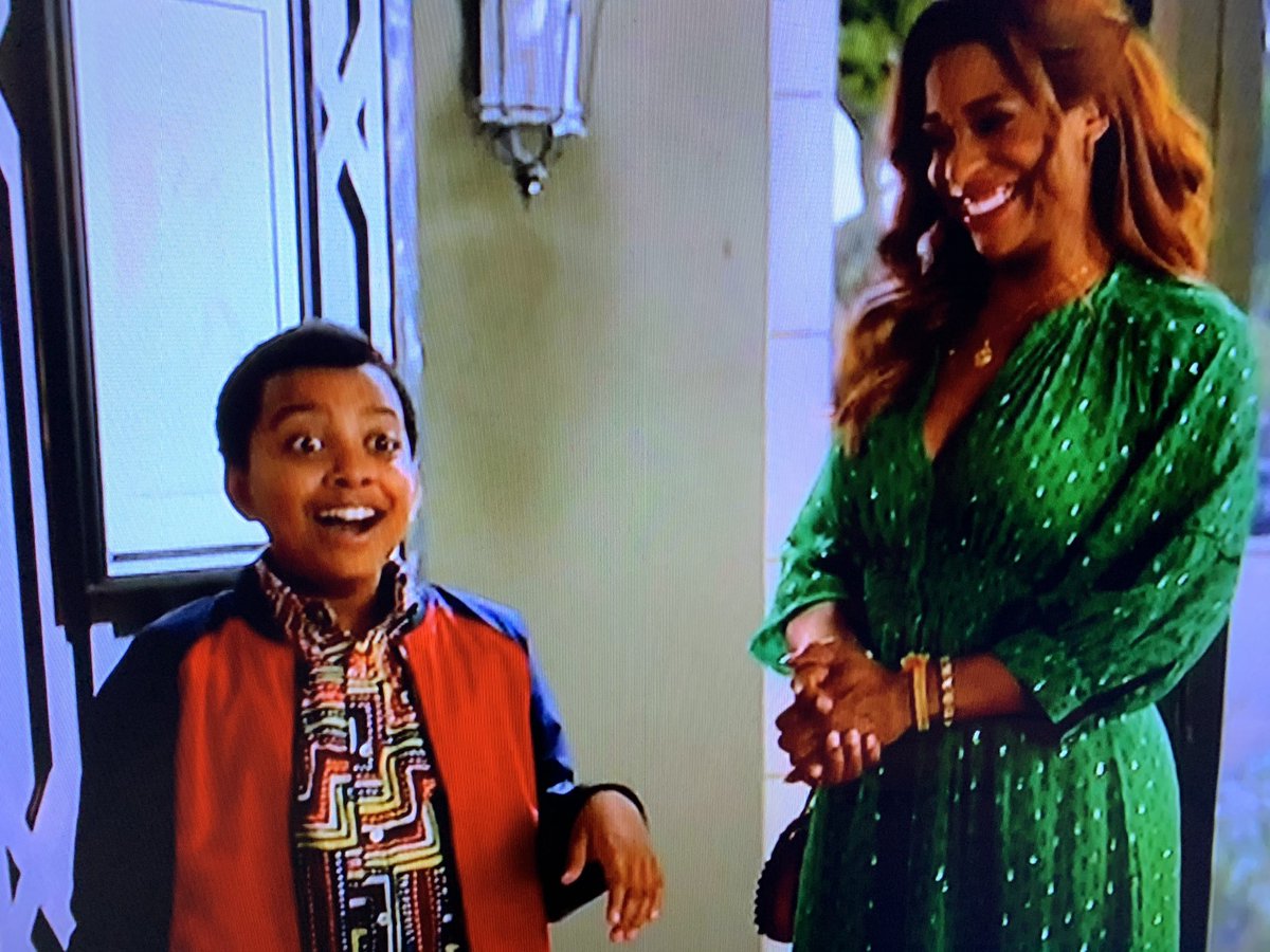 DisneyGirl18's tweet photo. Happy Birthday, Devin!! 🎉🎂🎊 #SingleParentsTV @iamKimrie https://t.co/IovLJTSwq2