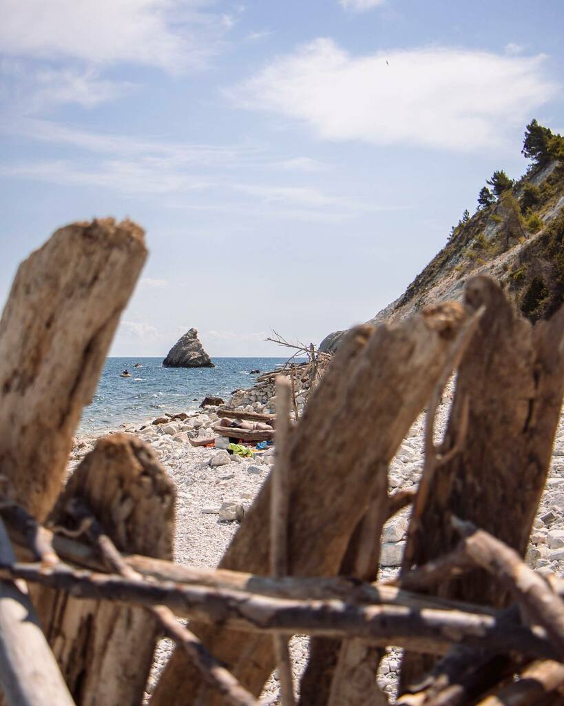 Voglia di libertà...
•
•
#igersAncona #ig_ancona #volgoAncona
#igersmarche #ig_marche #volgomarche #yallersmarche 
#destinazionemarche #pilloledimarche
#igersitalia #ig_italia #ig_italy #volgoitalia #yallersitalia
#italy_vacations #europe_vacations #… instagr.am/p/CDhInCXHXBq/