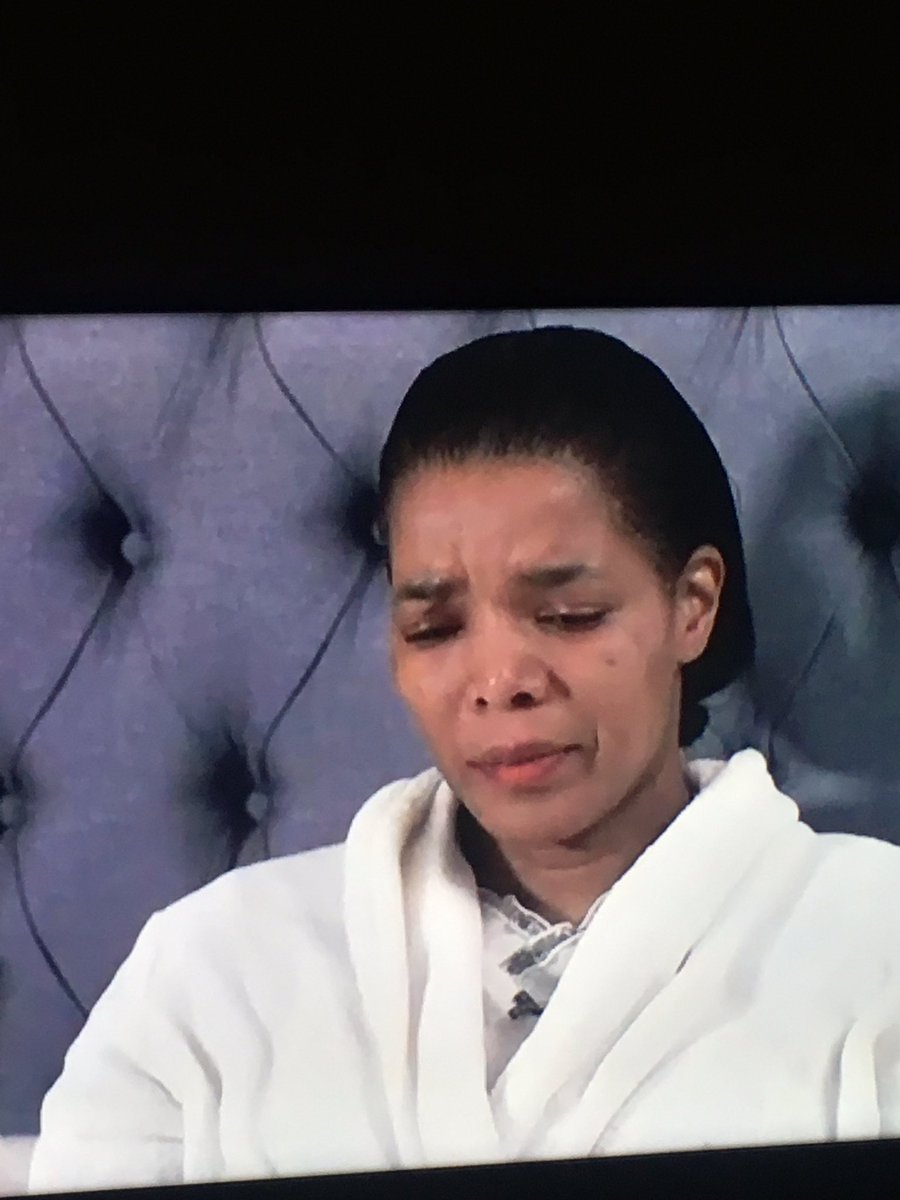 Nsikelelo6's tweet photo. The Queen doesn’t mourn rather organize👸🏾🤗🌷#RIPKea #TheQueenMzansi @Mzansimagic https://t.co/liohakI7dg