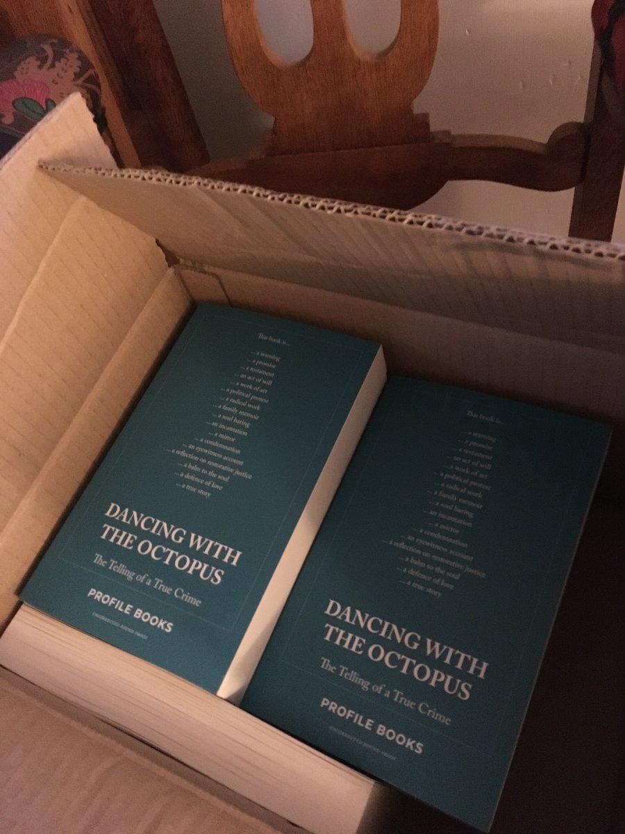 3HShoesReadingG's tweet photo. Thank you @ProfileBooks for our inviting box of books! Our group is looking forward to discussions around #DancingwiththeOctopus by @DeboraHarding #trauma #memoir https://t.co/h7FwOtttrp