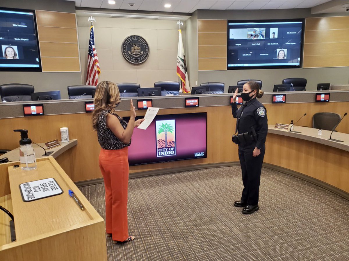 Indiopd's tweet photo. This morning, three new Indio Police Officers were sworn in to serve our community. Please join us in welcoming Officers Samuel Mendoza, Zachary Rubalcava, and Laura Ruano to the Indio Police Department team!
#IndioPolice #NewOfficers #Welcome #bctc #class210 https://t.co/517mEVOH3G