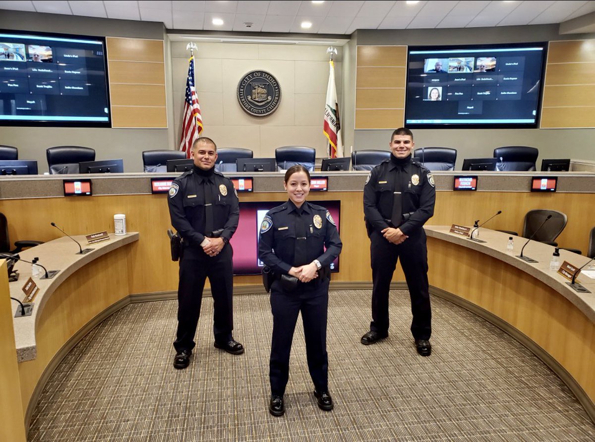 Indiopd's tweet photo. This morning, three new Indio Police Officers were sworn in to serve our community. Please join us in welcoming Officers Samuel Mendoza, Zachary Rubalcava, and Laura Ruano to the Indio Police Department team!
#IndioPolice #NewOfficers #Welcome #bctc #class210 https://t.co/517mEVOH3G