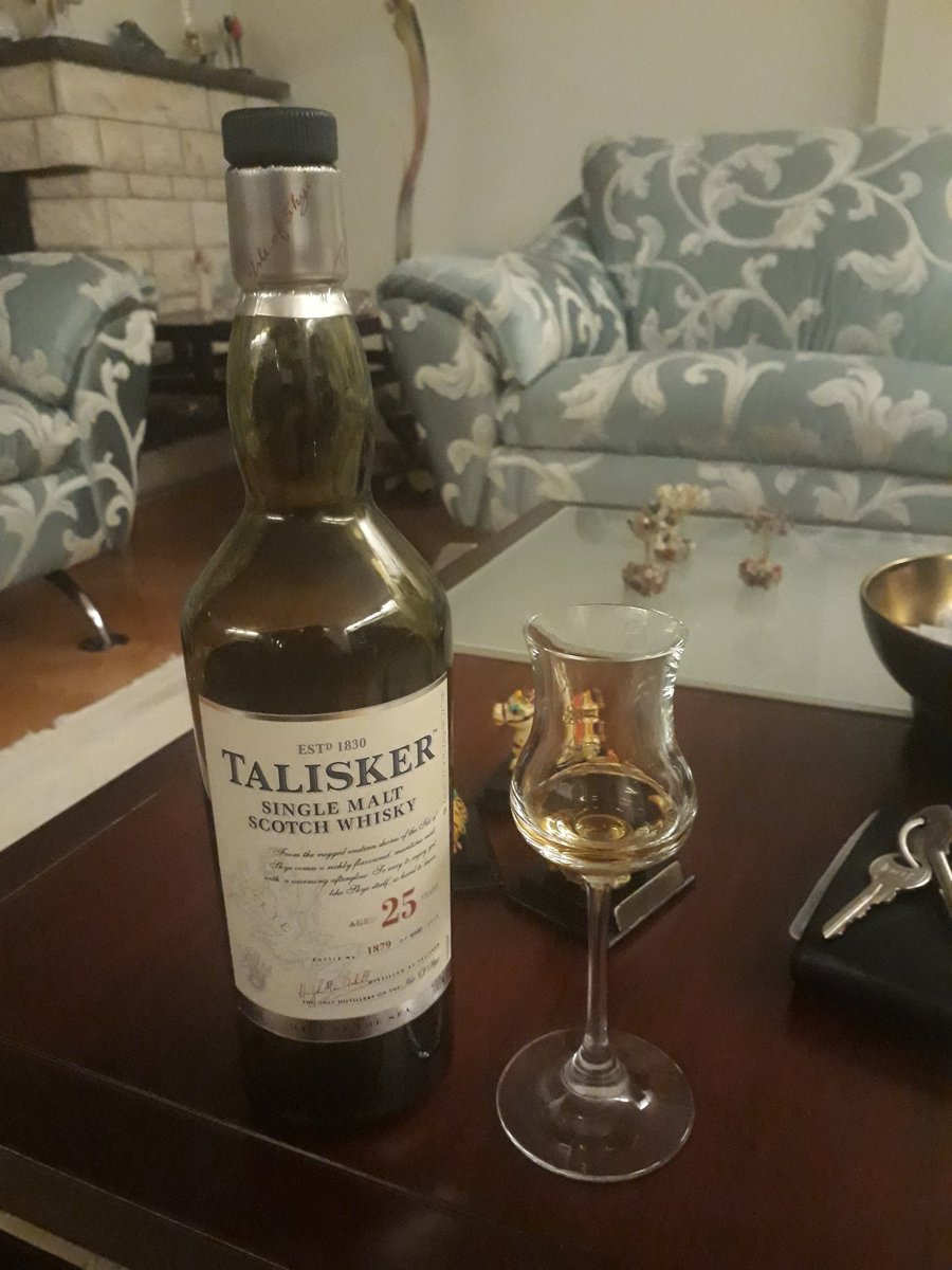 pandikyan's tweet photo. Bu gece ustalara saygı kuşağı #talisker25 https://t.co/4RkAQFyNvI