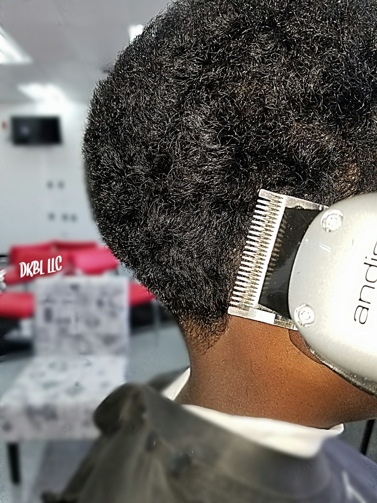 johnalex_13's tweet photo. Dapper Kutz Barber Lounge
#dapperkutz #dapperkutzbarberlounge
#dappergang #andisnation #barbersupportbarbers #barbergang #nevergiveup #barberswagg #barbermagazine #barbershopconnect #andisnation #fadegang#fadeemdown
@johnalex_13 https://t.co/annJ2XGcwz