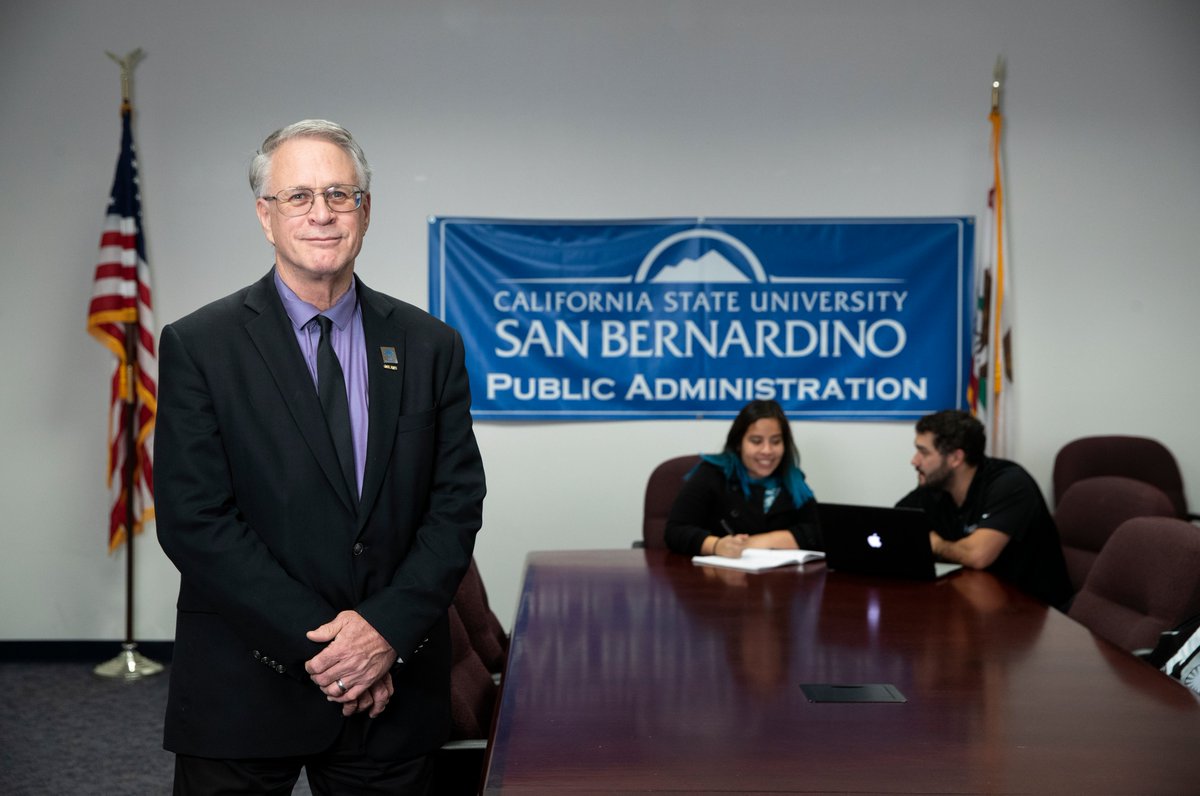 CSUSBNews's tweet photo. Jonathan Anderson is the first CSUSB faculty member to receive the CSU Quality in Learning and Teaching certification for his online course. ๐๐บ๐๐พ #WeDefineTheFuture #CSUSBProfessors https://t.co/3aLQgBCld7 https://t.co/MaufRioMe5