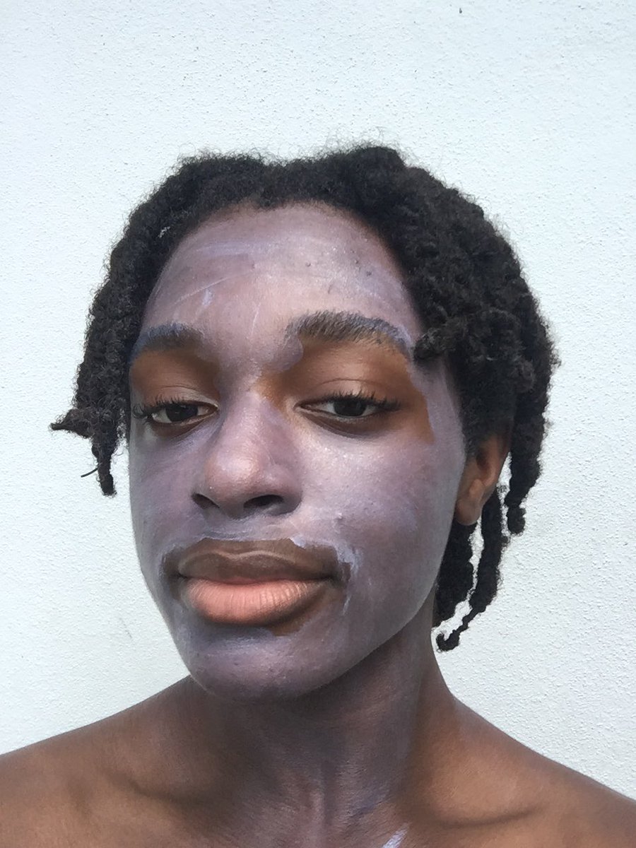 selenatheedoll's tweet image. @MakeupForWOC 

So, I tried the two finger method using the @cerave hydrating sunscreen SPF 30.
