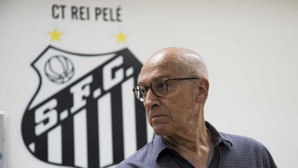 jreisalves's tweet photo. Jesualdo Ferreira despedido do Santos. O final esperado depois dos resultados no Estadual e numa altura em que o emblema brasileiro é uma casa a arder. Depois de Inácio, mais um português que não consegue replicar o impacto de Jorge Jesus no Brasil #Jesualdo #SantosFC https://t.co/YG2S1x4nQ3