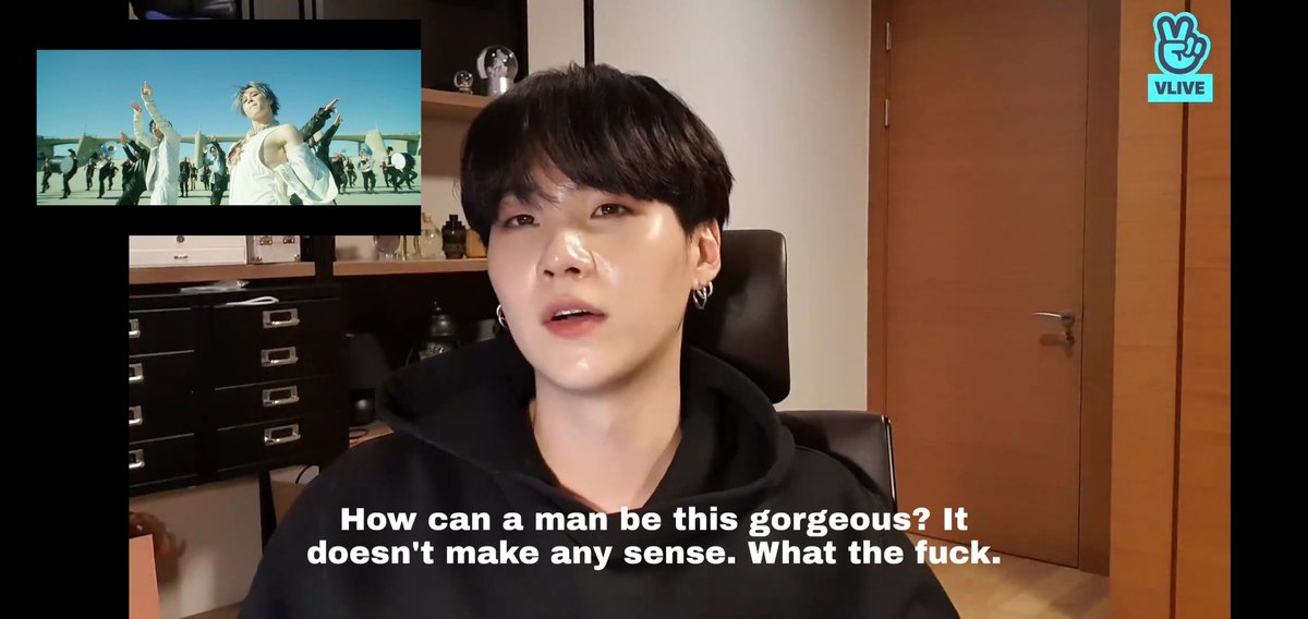 Yoonmin au where Yoongi is a producer who likes to make reaction videos on YouTube. Yoongi is very very straight - until he reacts to Park Jimin& #39;s music videos  #yoonmin   #yoonminau