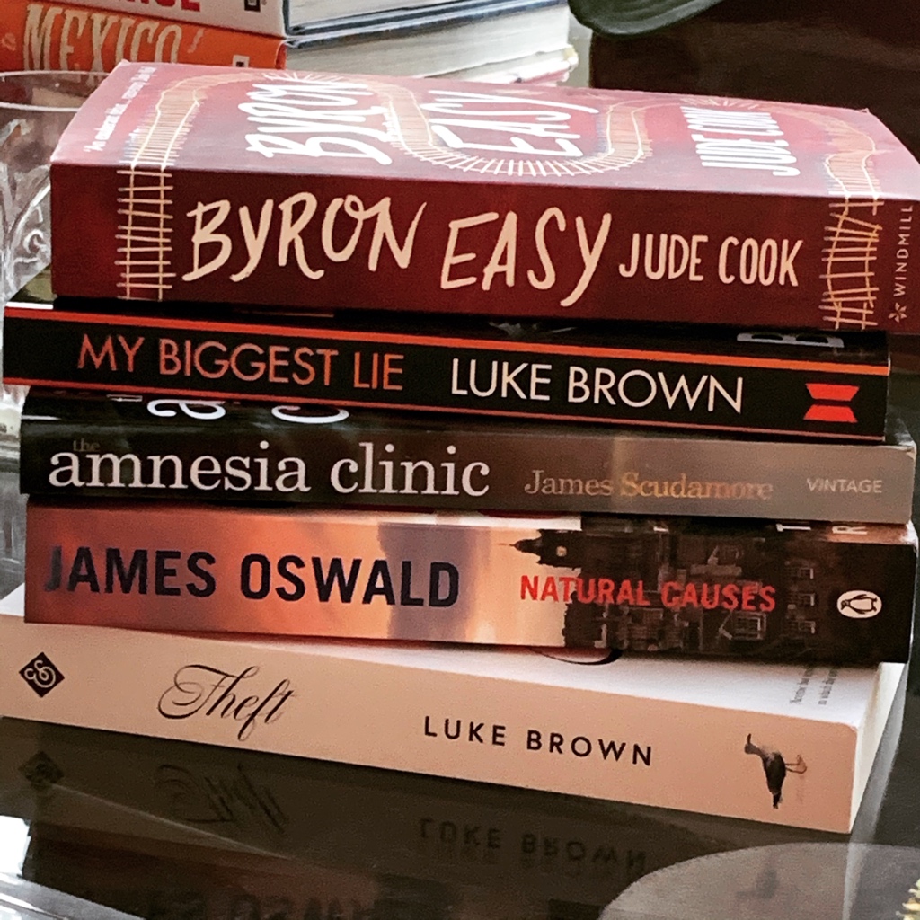 SoniaRayS's tweet photo. Oooh! More books! #Trainbooks #commutereading https://t.co/B0VVzPjJ0o