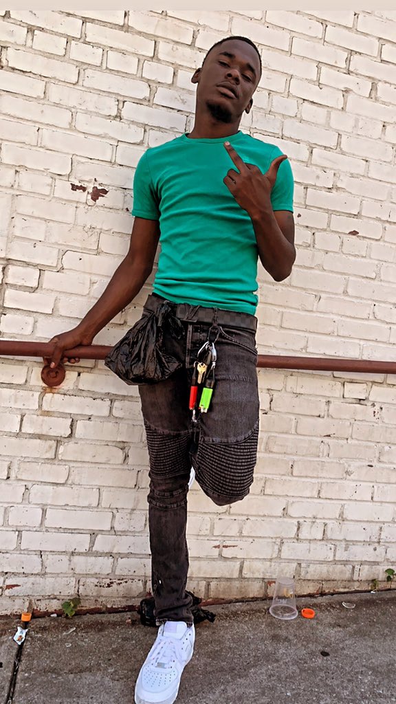 ebmron1's tweet photo. I laid down dat Law ⚰️ and every time its showtime💥, niggas know im Frontline 💯 #NoKizzy‼️ https://t.co/nTWIQLqKIf