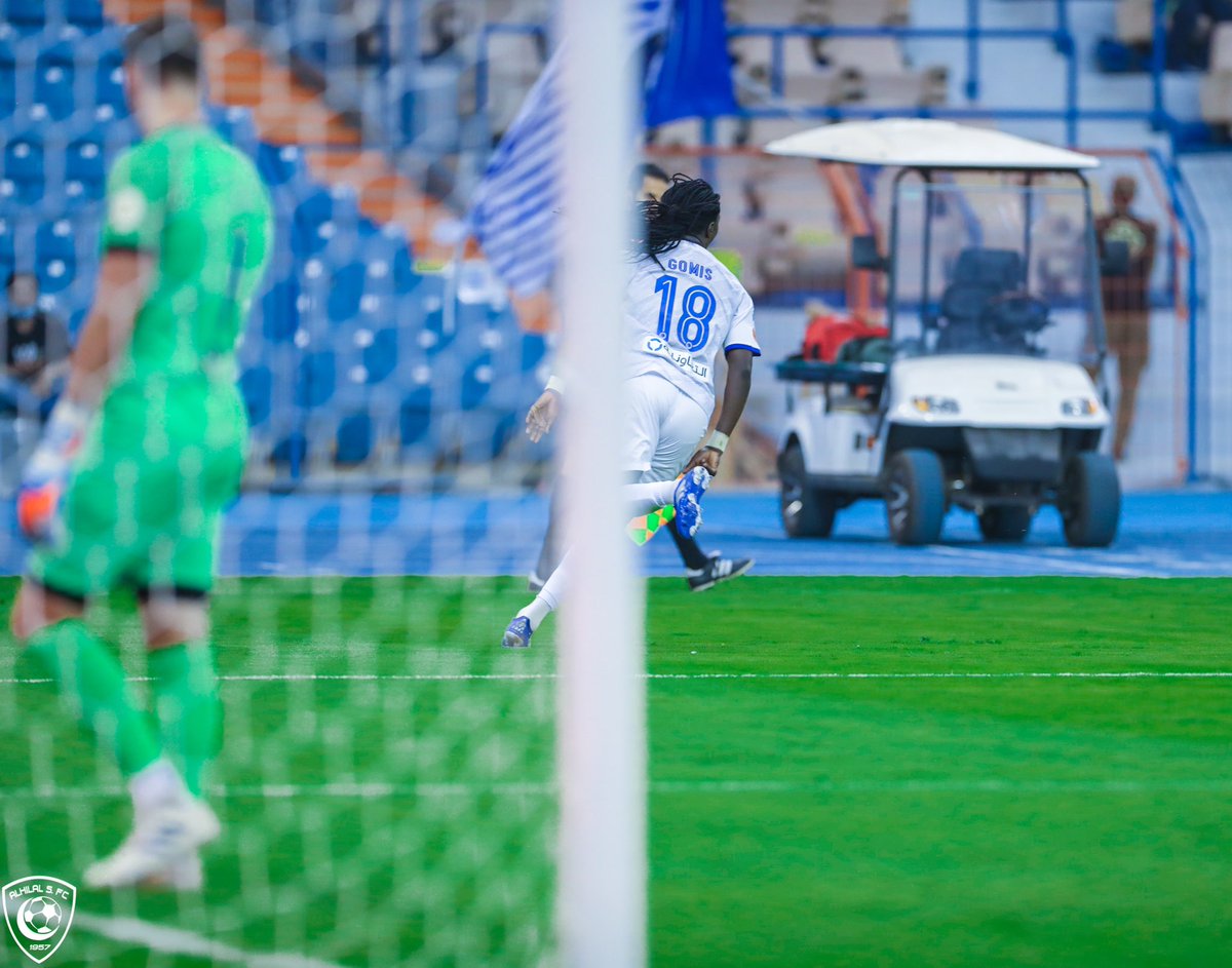 Alhilal_FC's tweet photo. 🎶 أنت ما مثلك بشر يا قمر خمسة عشر 😍💙

#الهلال
#كبير_آسيا
#النصر_الهلال https://t.co/CgPxonN8DL