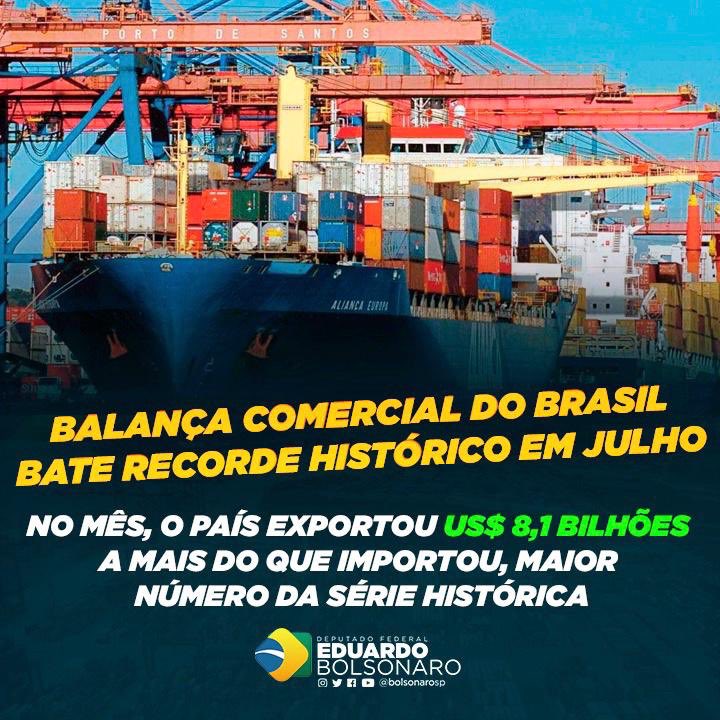 BolsonaroSP's tweet image. Salvar vidas e preservar empregos: esta é a meta do Governo @JairBolsonaro.

E os resultados começam a aparecer: mês passado, a balança comercial do Brasil bateu recorde histórico. Foram US$ 8,1 bilhões de importações a mais do que de exportações, maior número da série histórica.