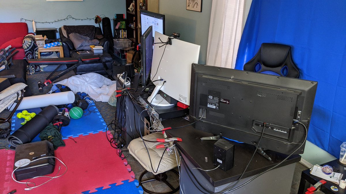 AltusLive's tweet image. The things I'll do for my stream. It looks good from the camera angle at least. #streamerissues